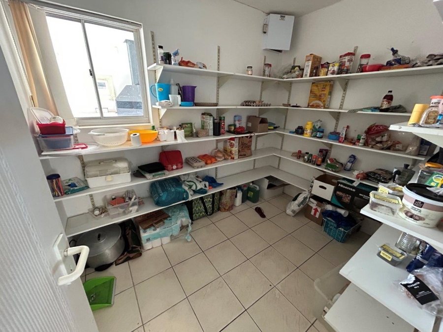 7 Bedroom Property for Sale in Wavecrest Eastern Cape